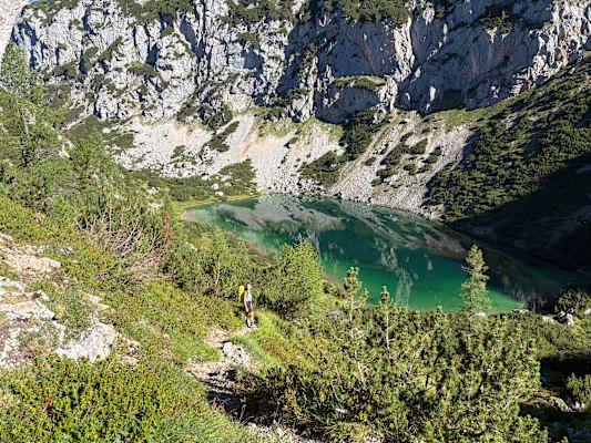Für den Abstecher zum Silberkarsee geht es in einen geschützten Kessel hinunter.