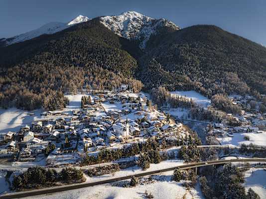 Blick auf Reith mit der Reitherspitze im Hintergrund