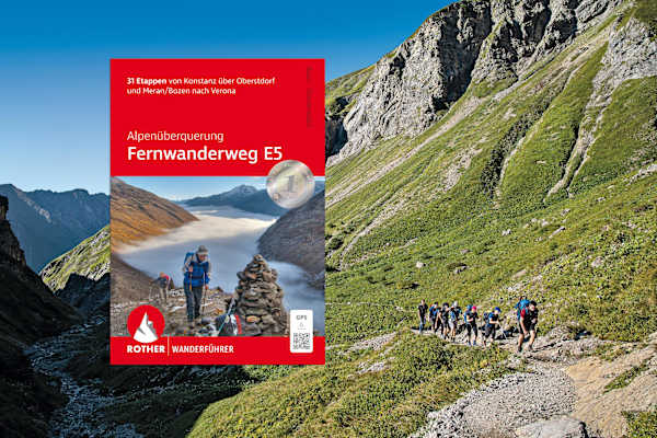 Der Rother Wanderführer „Alpenüberquerung Fernwanderweg E5“.