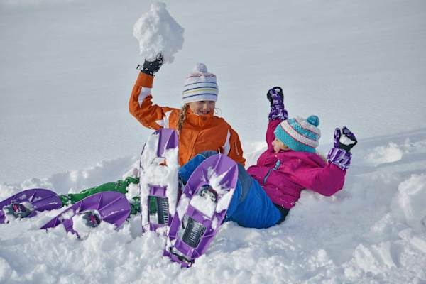 Familienprogramm: Schneeschuhtouren und Iglubau