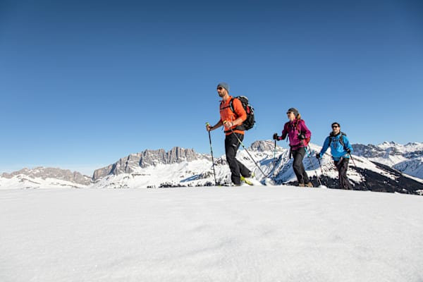 Mit Schneeschuhen gemütlich durch den Schnee.