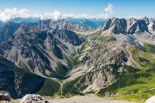 Blick vom Gipfel des Sonnjochs ins Karwendel