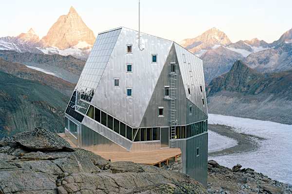 Die moderne Monte-Rosa-Hütte im Wallis - eine Hütte der Zukunft