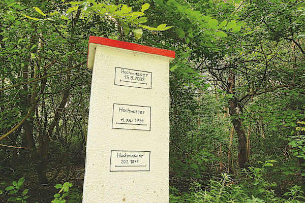 Hochwassermarkierung in der Stopfenreuther Au