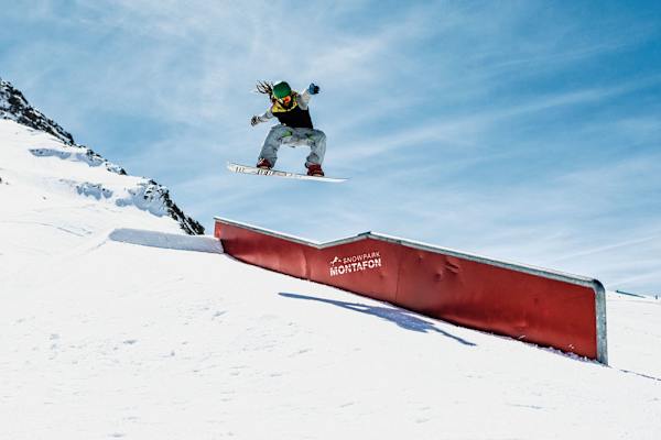 Snowboarder im Park