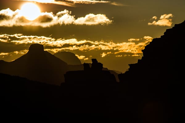 Sonnenaufgang an der Piz-Boè-Hütte