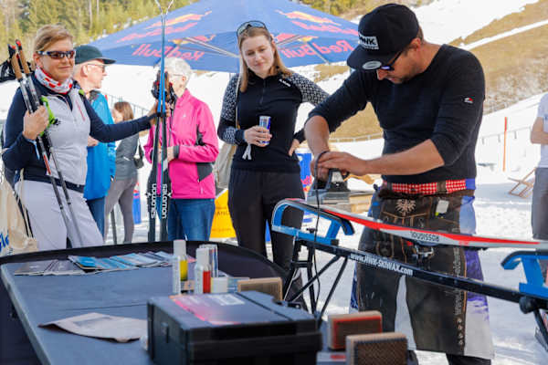 bergwelten-nordic-experience-2026-langlaufskier-wachsen
