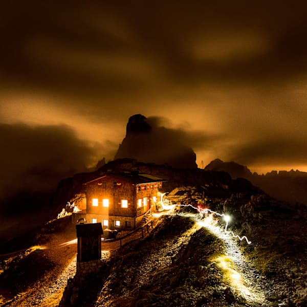 Büllelejochhütte bei Nacht