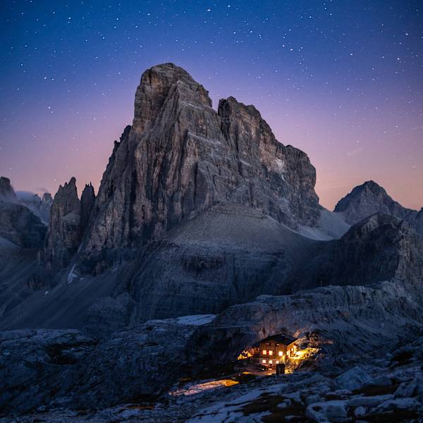 Büllelejochhütte bei Nacht