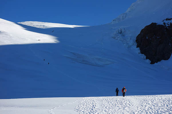Lysgletscher. Am Beginn des Aufstiegs zur Piramide Vincent