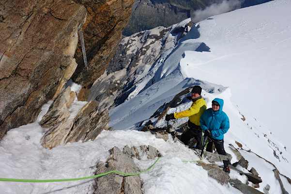 Zumsteinspitze SO-Grat. Unterhaltsame Kletterei über der Monte-Rosa-Ostwand.
