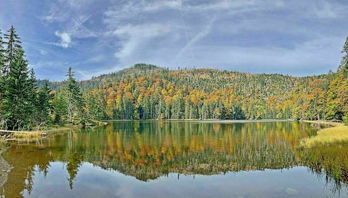 Der Rachelsee im Herbst
