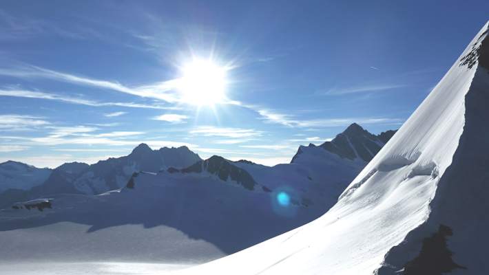 Der Morgen danach: Blick zum Gross Fiescherhorn (4.049 m), im Vordergrund der Grat des Trugberg.