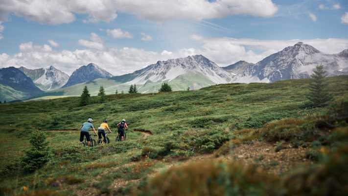 Mit einer lokalen Bikeschule kannst du auf Arosas Trails an deiner Fahrtechnik feilen.