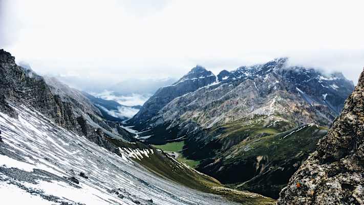 Blick in die Bergwelt Graubündens