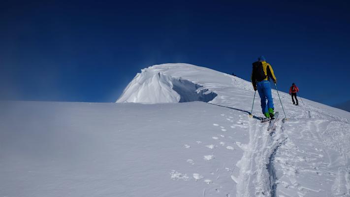 Skitour auf den Dovška Baba in Slowenien: Mitja Šorn am Gipfel