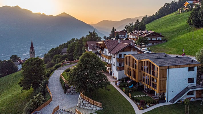 Das Appartement Hotel Bacher im Sommer