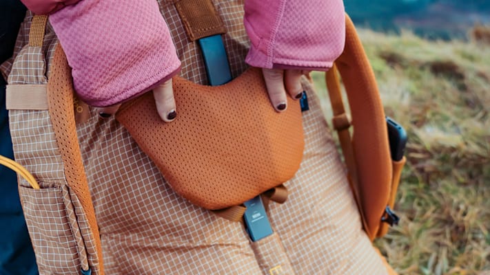 Die Rückenpolsterung des Exped Rucksacks in Orange