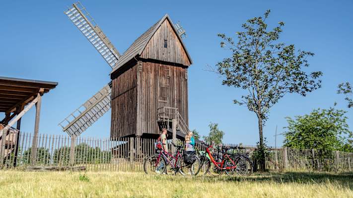 Die Bad Dübener Bockwindmühle wurde 1840 gebaut und steht unter Denkmalschutz.