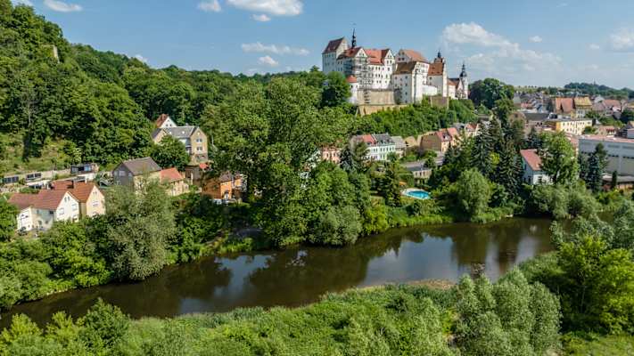 Majestätisch thront Schloss Colditz auf einem Porphyrfelsen über der gleichnamigen Stadt.