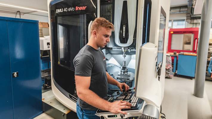 Rund um Austrialpin und die Produktionsstätte in Fulpmes werden derzeit 100 Mitarbeiter beschäftigt.