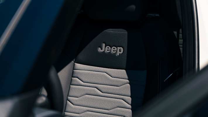 Der Sitz des Jeep® Avenger 4xe.