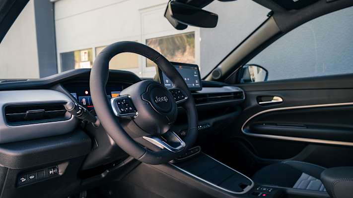 Der Innenraum des Jeep® Avenger 4xe.