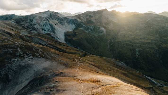 Biken zwischen Gletschern und Seen im Engadin.