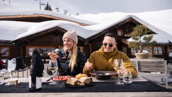 Auf der Allriss Alm erwarten einen kulinarische Genussmomente.