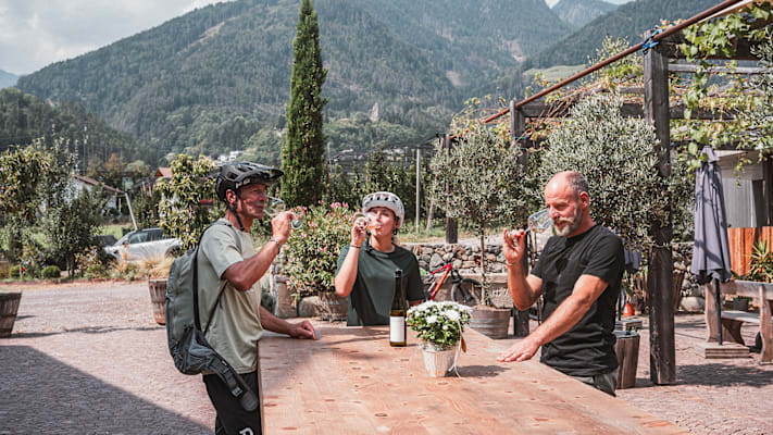 Wein Verkostung in Südtirol Brixen mit dem Rad