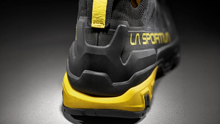 •	Der hintere Gummirand der Wanderschuhe von La Sportiva sorgt für noch mehr Stabilität und Schutz am Trail.