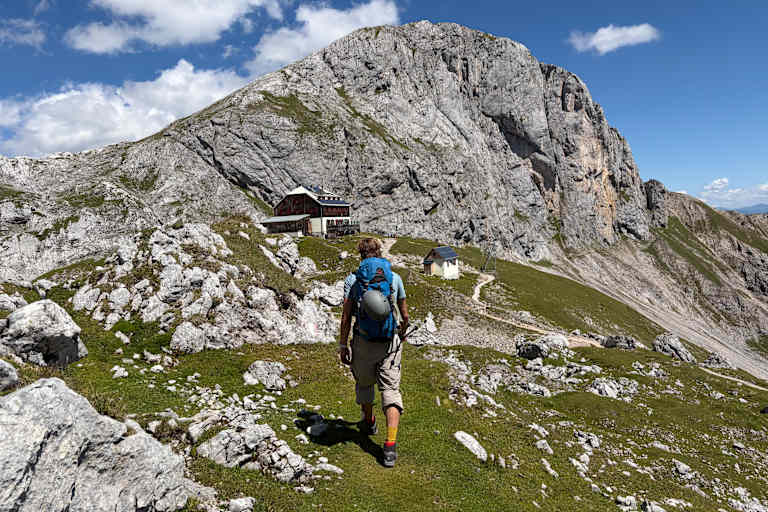 Nach dem langen Grat-Tag sind es nur noch wenige Meter bis zum Guttenberghaus.