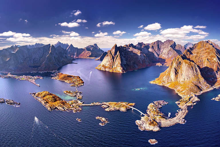 Die traumhafte Fjordlandschaft der Lofoten.