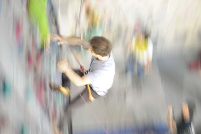 Krafteinwirkung: Sturz beim Klettern in der Halle