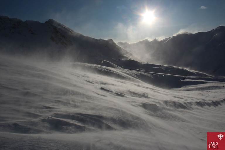 Aufgrund des zunehmenden Windeinflusses kommt es aktuell zu Schneeverfrachtung ´entlang des Alpenhauptkammes. Hochgurgl (Foto: 14.11.2019)