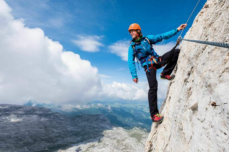 Bergsteiger in einem Klettersteig