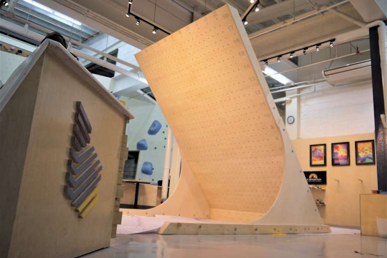 Die freistehende Kletterwand für das effektive Klettertraining daheim: die Freewall
