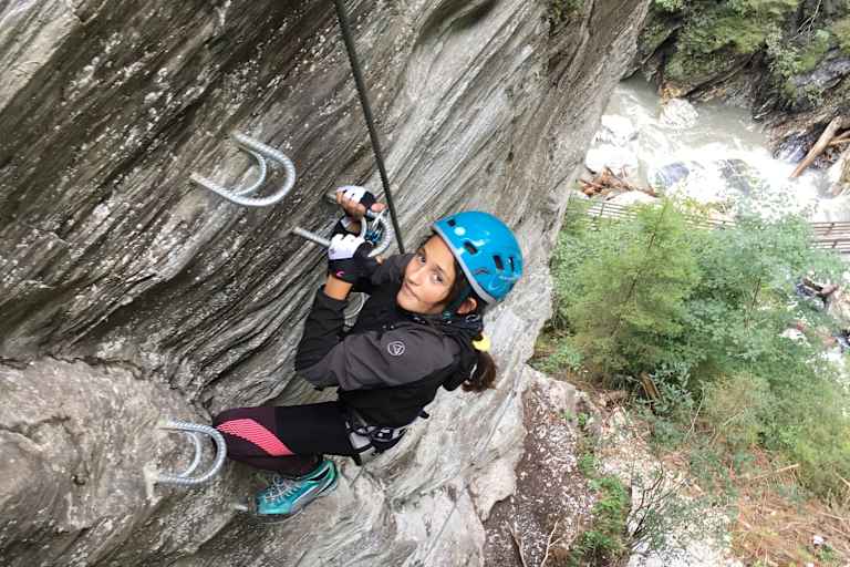 Kind im Klettersteig