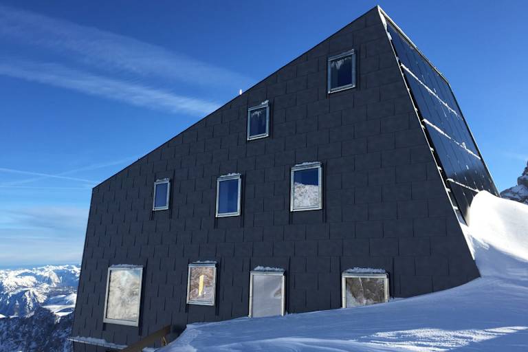 Neue Seethalerhütte auf 2.740 m am Hohen Dachstein