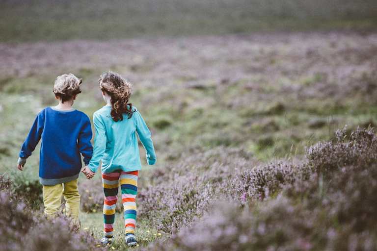 Kinder beim Wandern