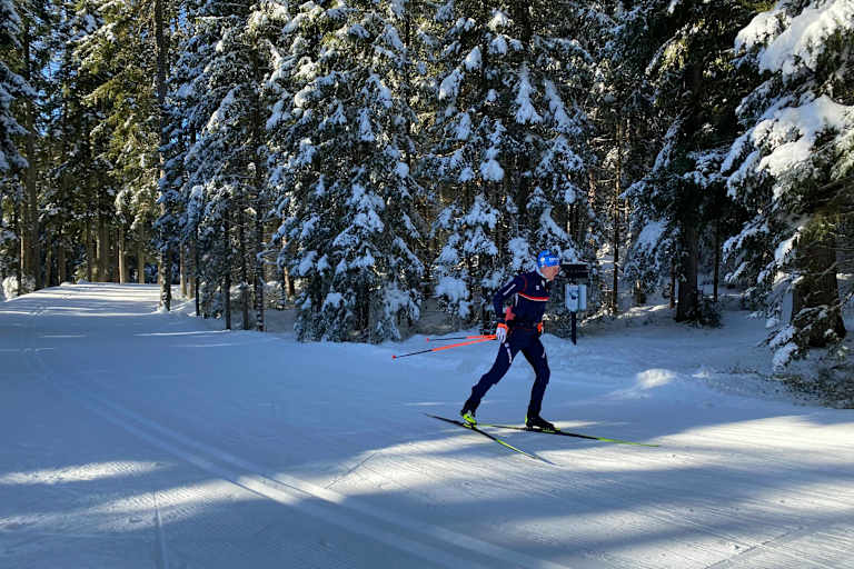 Biathlet Lukas Hofer auf der Loipe in Antholz