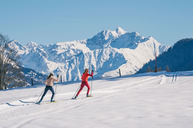 Langlaufen vor prächtiger Bergkulisse in Osttirol