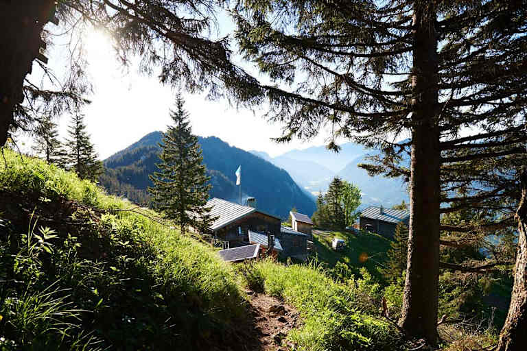Die Brunnenkopfhütte (1.602 m) in Bayern