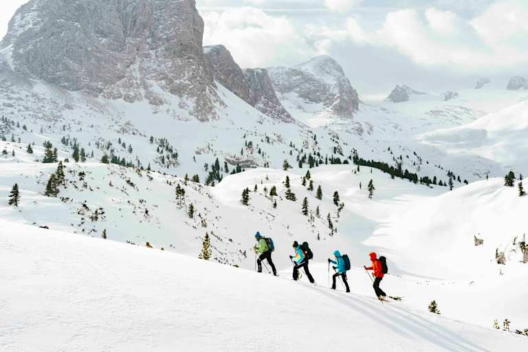 Mit Schneeschuhen über das Dachsteinmassiv