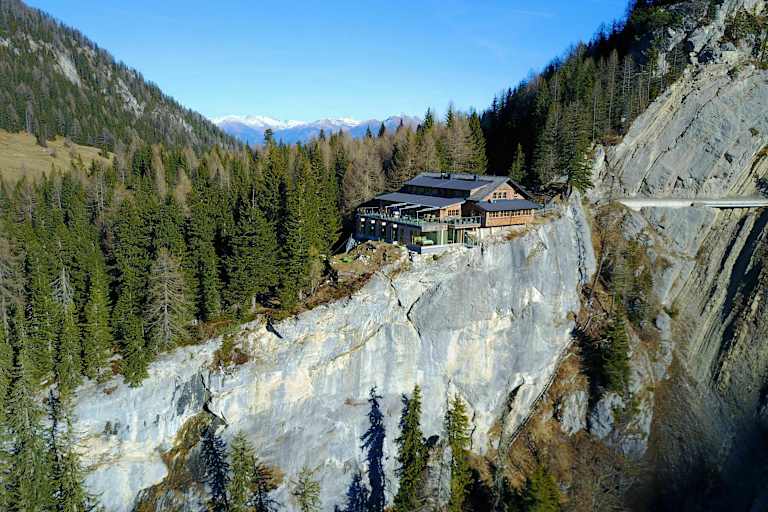 Die Dolomitenhütte (1.616 m): Der „Adlerhorst“ von Osttirol