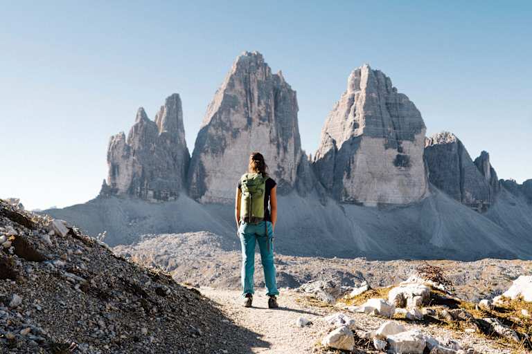 Wanderin vor den Drei Zinnen