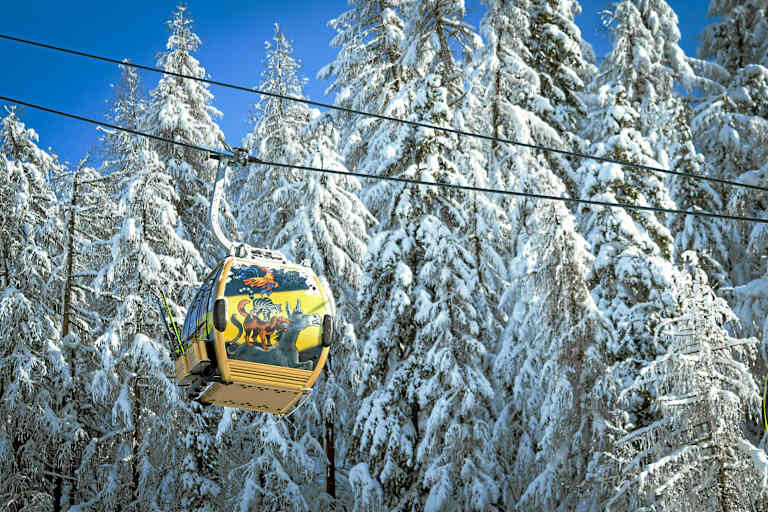 Mit der Märchen-Gondelbahn der Stadtmusikanten auf die Hannigalp in Grächen
