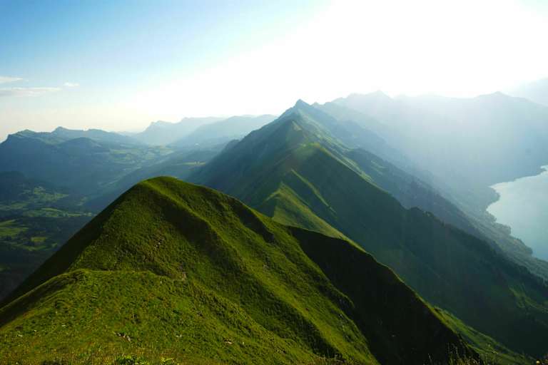 Gratwandern in den Emmentaler Alpen: 5-Gipfel-Tour hoch über Interlaken im Kanton Bern