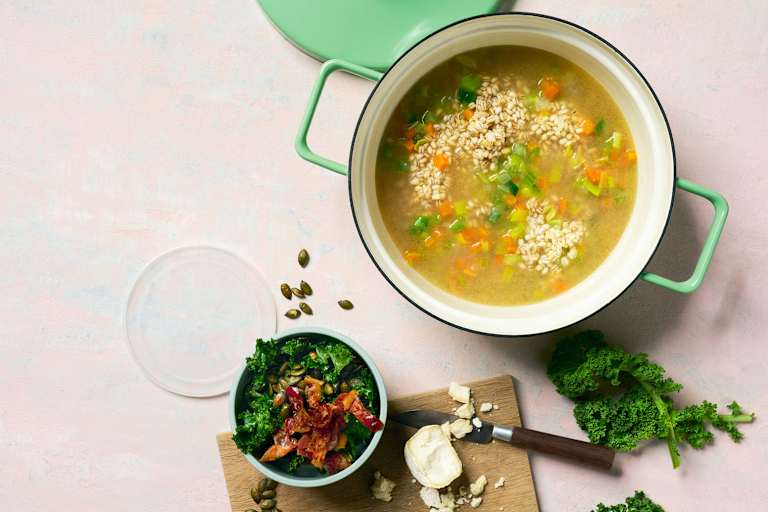 Graupenrisotto mit gebratenem Speck und Grünkohl