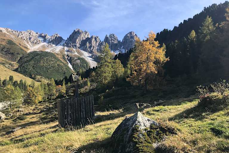 Tagestouren sind im Oktober meist noch sehr gut möglich. Wer allerdings mehrere Tage am Stück unterwegs sein möchte, muss seine Tour gut planen.